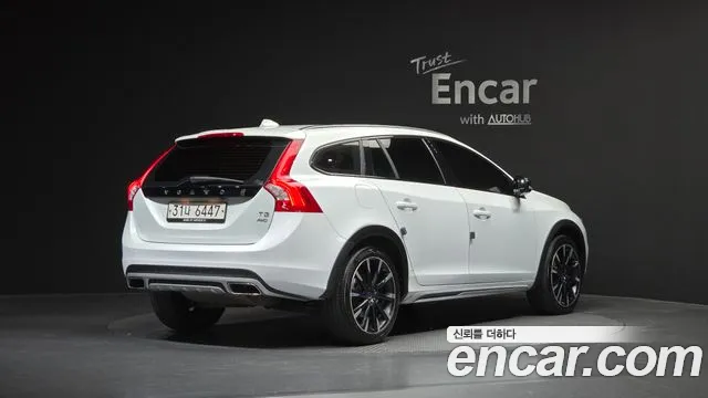 Volvo V60 2018 — фото 2