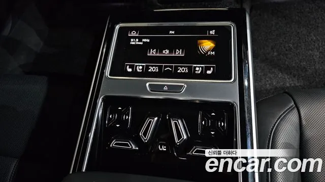 Audi A8 2021 — фото 18