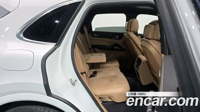 Porsche Cayenne 2020 — фото 12