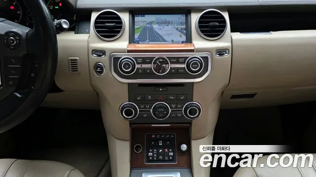 Land Rover Discovery 2016 — фото 14
