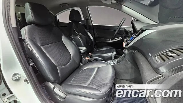 Hyundai Accent 2012 — фото 10