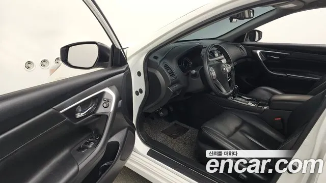 Nissan Altima 2017 — фото 10