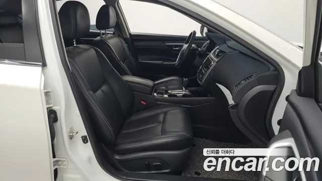 Nissan Altima 2017 — фото 11