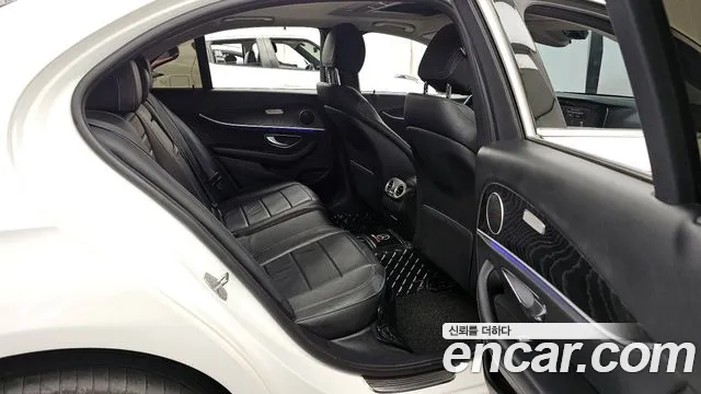 Mercedes-Benz E-Class 2018 — фото 12