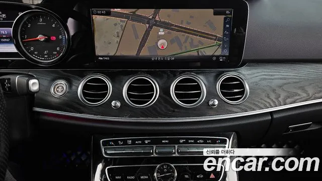 Mercedes-Benz E-Class 2018 — фото 14