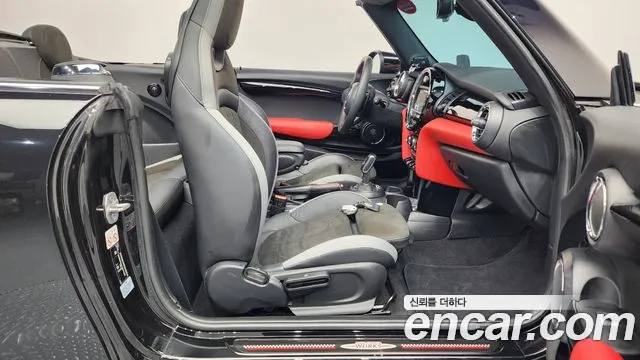 Mini Cooper Convertible 2020 — фото 11