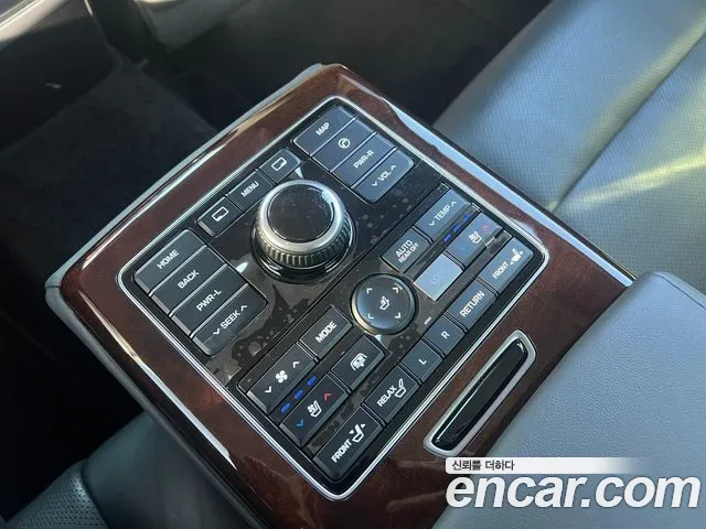Hyundai Equus 2013 — фото 17