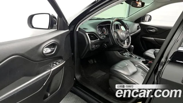 Jeep Cherokee 2019 — фото 10