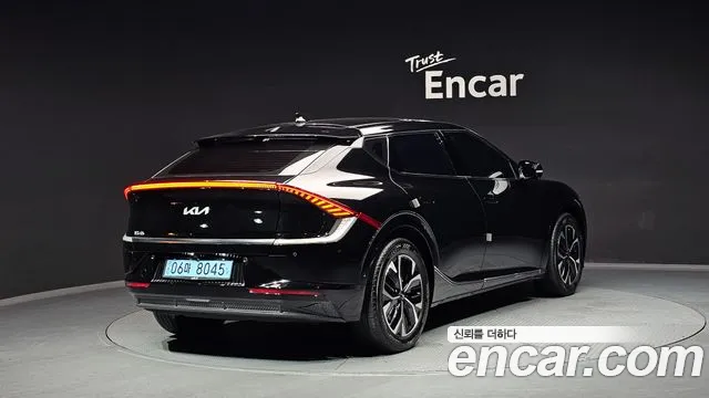 Kia EV6 2023 — фото 2