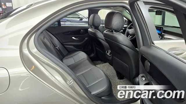 Mercedes-Benz C-Class 2020 — фото 12
