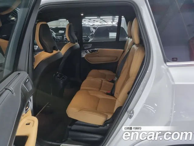 Volvo XC90 2023 — фото 10