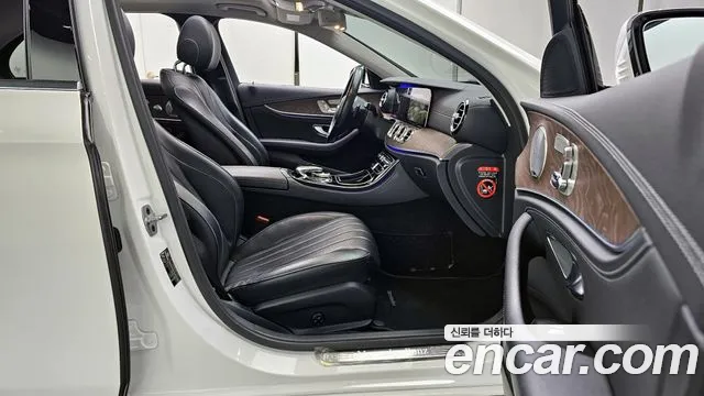 Mercedes-Benz E-Class 2019 — фото 10