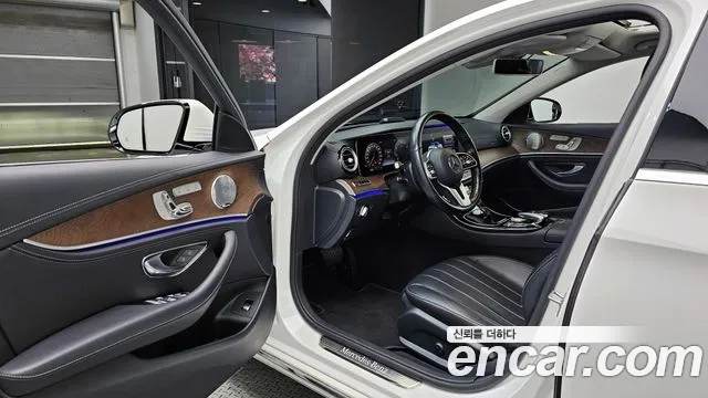 Mercedes-Benz E-Class 2019 — фото 11