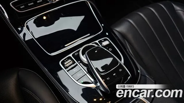 Mercedes-Benz E-Class 2019 — фото 16