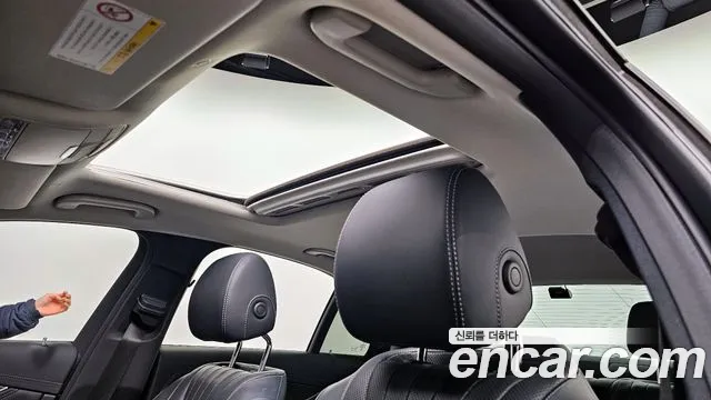 Mercedes-Benz E-Class 2019 — фото 19