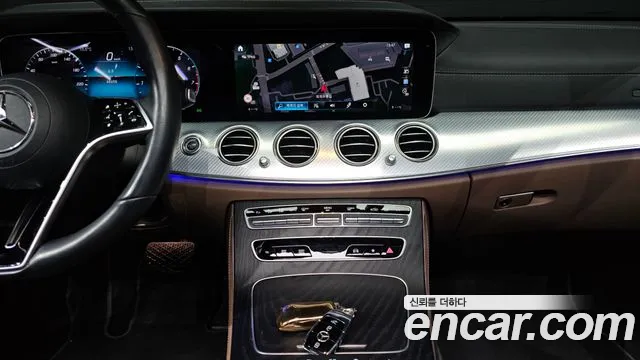 Mercedes-Benz E-Class 2021 — фото 15
