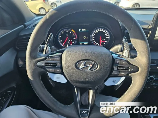 Hyundai Veloster 2022 — фото 15