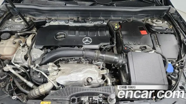 Mercedes-Benz GLB-Class 2023 — фото 6