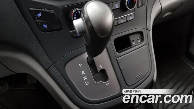 Hyundai Starex 2019 — фото 9
