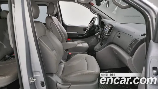 Hyundai Starex 2019 — фото 12