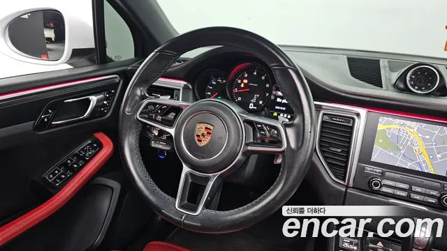 Porsche Macan 2018 — фото 13