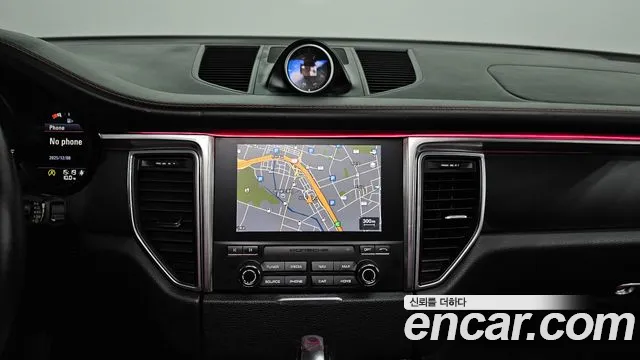 Porsche Macan 2018 — фото 14