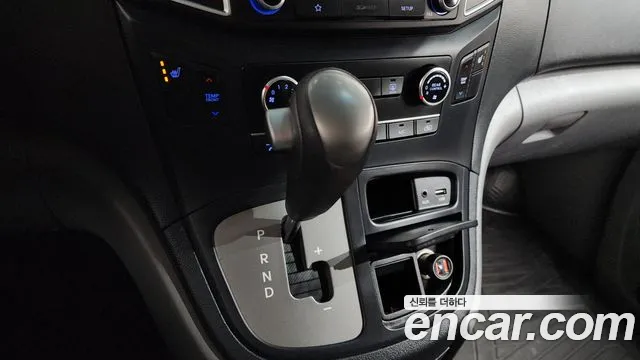 Hyundai Starex 2019 — фото 9