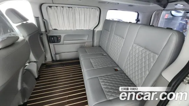 Hyundai Starex 2019 — фото 12