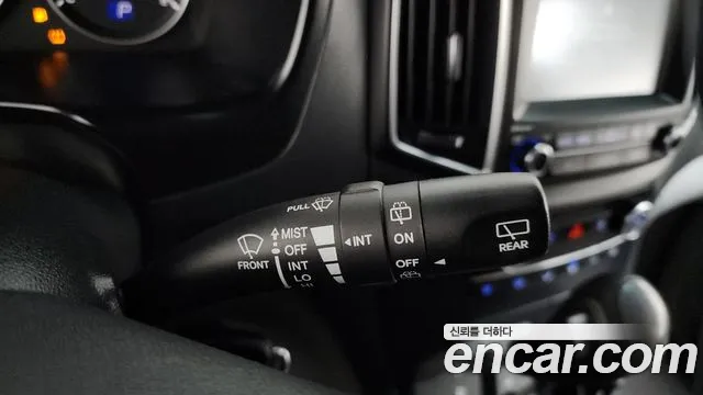 Hyundai Starex 2019 — фото 15