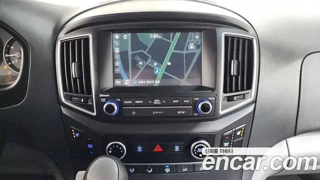 Hyundai Starex 2019 — фото 16