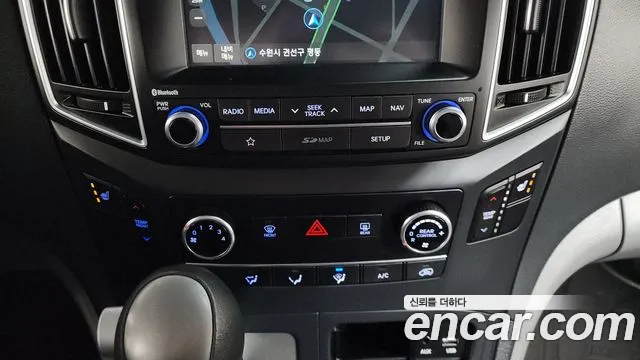 Hyundai Starex 2019 — фото 18