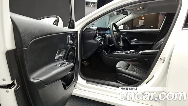 Mercedes-Benz A-Class 2020 — фото 10
