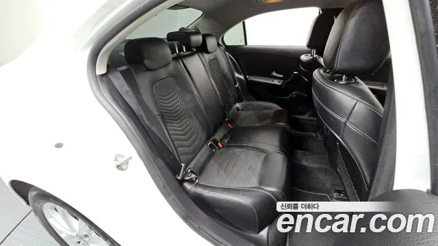 Mercedes-Benz A-Class 2020 — фото 12