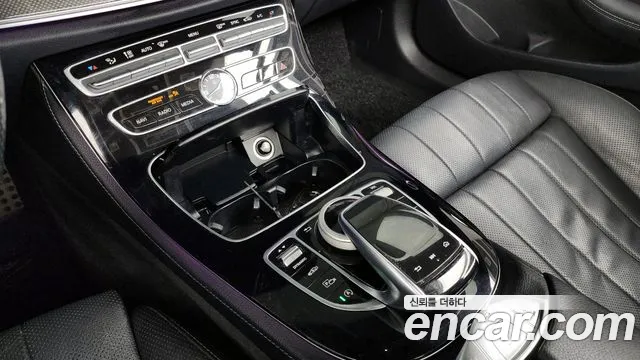 Mercedes-Benz E-Class 2018 — фото 19