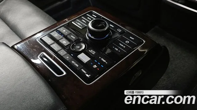 Hyundai Equus 2014 — фото 18