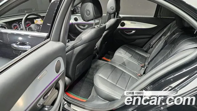Mercedes-Benz E-Class 2020 — фото 12