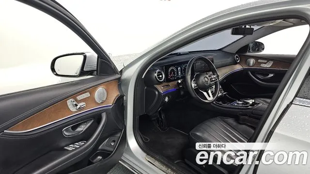 Mercedes-Benz E-Class 2019 — фото 11