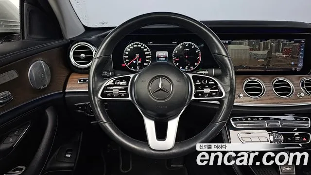 Mercedes-Benz E-Class 2019 — фото 13