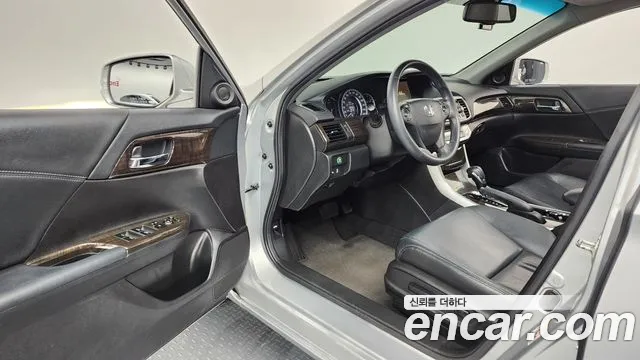 Honda Accord 2015 — фото 10