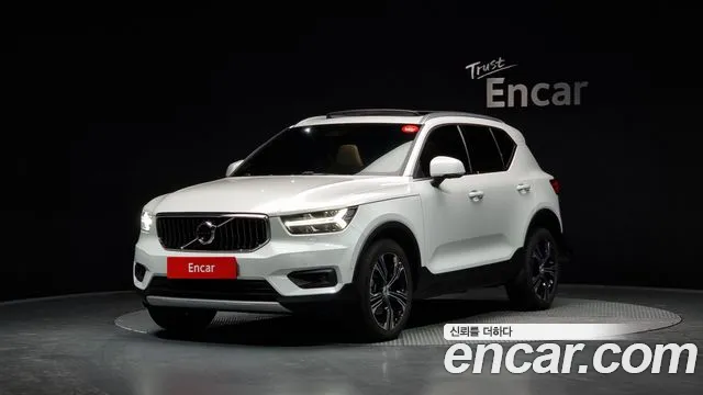Volvo XC40 2020 — фото 1