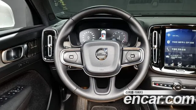Volvo XC40 2020 — фото 13