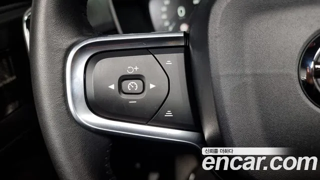 Volvo XC40 2020 — фото 17
