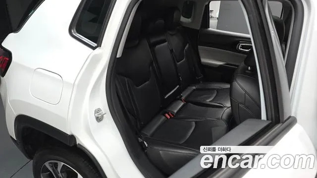 Jeep Compass 2022 — фото 11