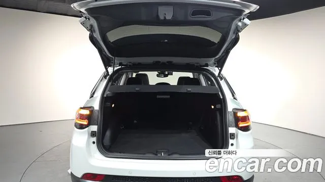 Jeep Compass 2022 — фото 20