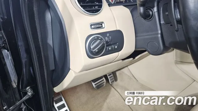 Land Rover Discovery 2016 — фото 14