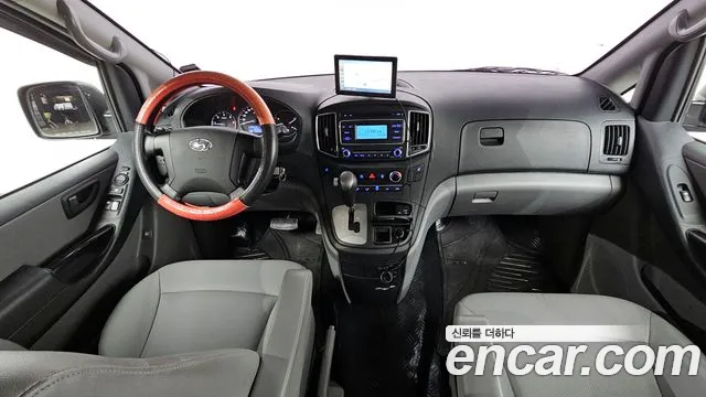 Hyundai Starex 2017 — фото 7