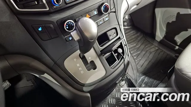 Hyundai Starex 2017 — фото 9