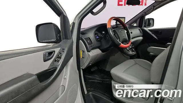 Hyundai Starex 2017 — фото 10