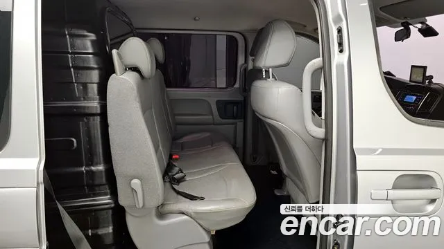 Hyundai Starex 2017 — фото 12