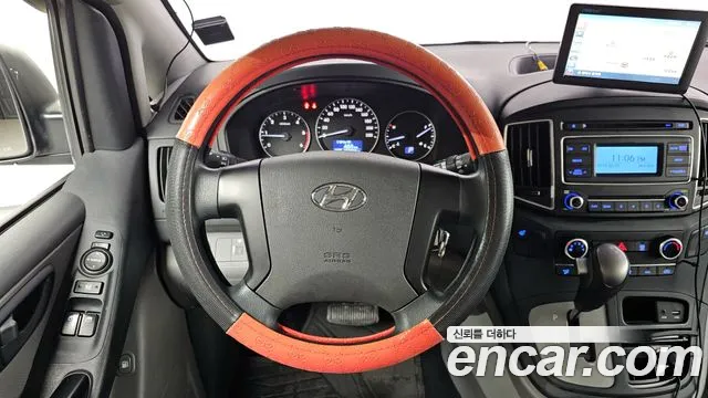 Hyundai Starex 2017 — фото 13